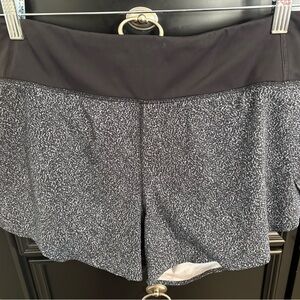 Athleta 3.5 Printed Run Short